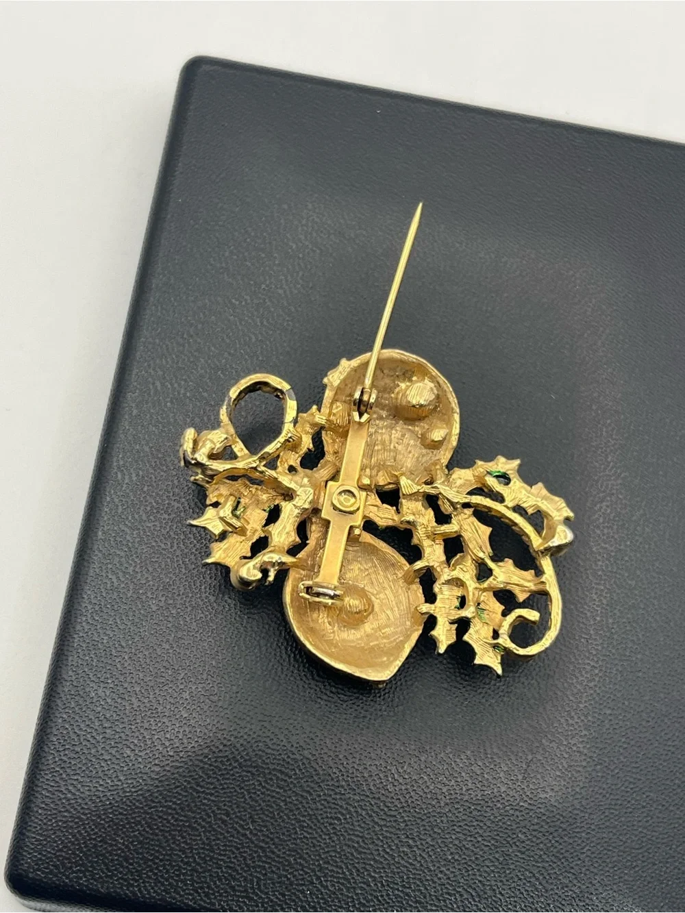 Christmas ornaments baubles gold tone multi colored rhinestones brooch pin